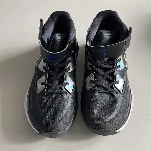 Nike Boys size 3 Kyrie Infinity Black and silver sneakers. - Picture 3 of 8
